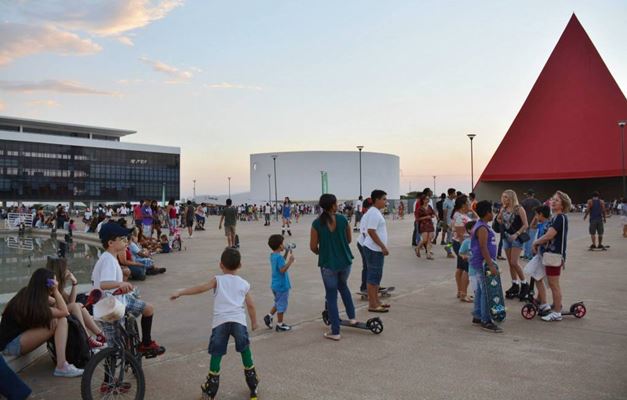 Oscar Niemeyer vira opção de lazer para os goianienses