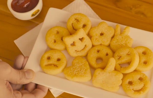 Outback amplia cardápio com batata frita em formatos de emoji 