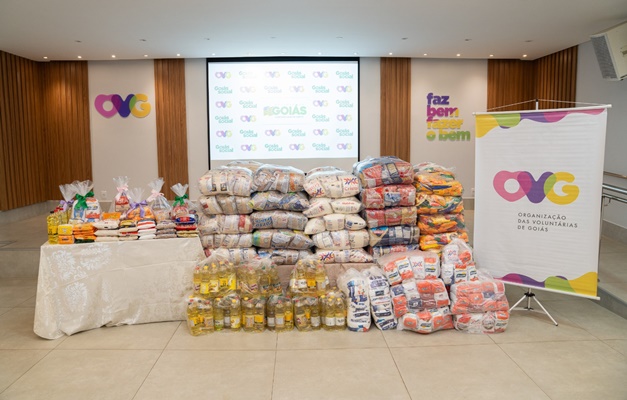 OVG recebe mais de 18 toneladas de alimentos arrecadados em show sertanejo