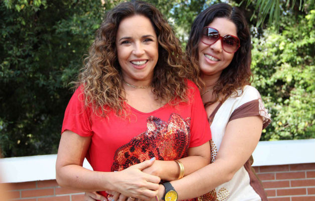 Daniela Mercury vem a Goiânia para divulgar livro escrito com esposa