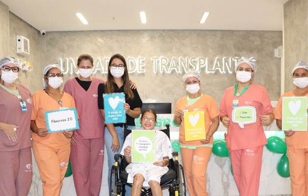 Paciente que realizou transplante duplo na rede pública de Goiás recebe alta
