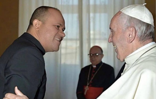 Padre Carlos Gomes homenageia Papa Francisco: "Exemplo de humanidade"