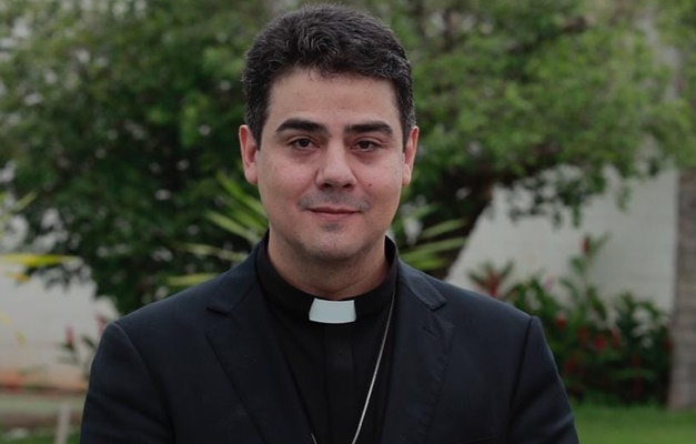 Padre Robson e outros 17 se tornam réus por suspeita de desvio de dinheiro 