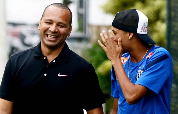 Pai de Neymar esquece problemas fiscais e diz confiar em renovação com o Barça