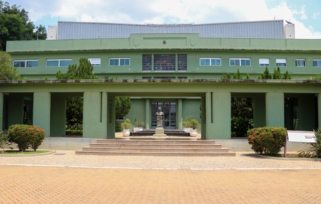Palácio das Esmeraldas: residência oficial do poder no coração de Goiânia