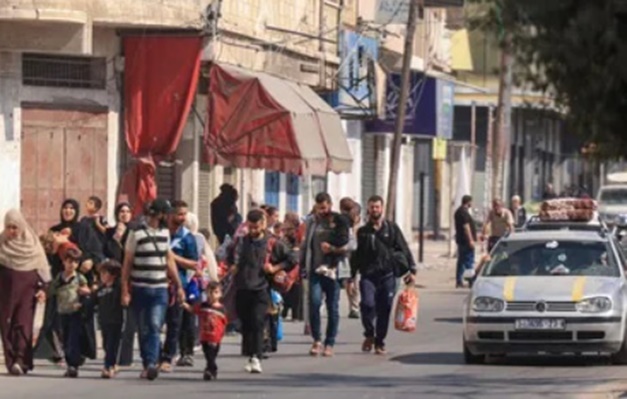 Palestinos sem comida e água lotam sul de Gaza; Egito barra fuga massiva