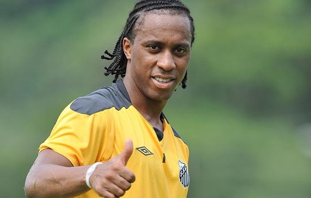 Palmeiras acerta a contratação do volante Arouca, do Santos