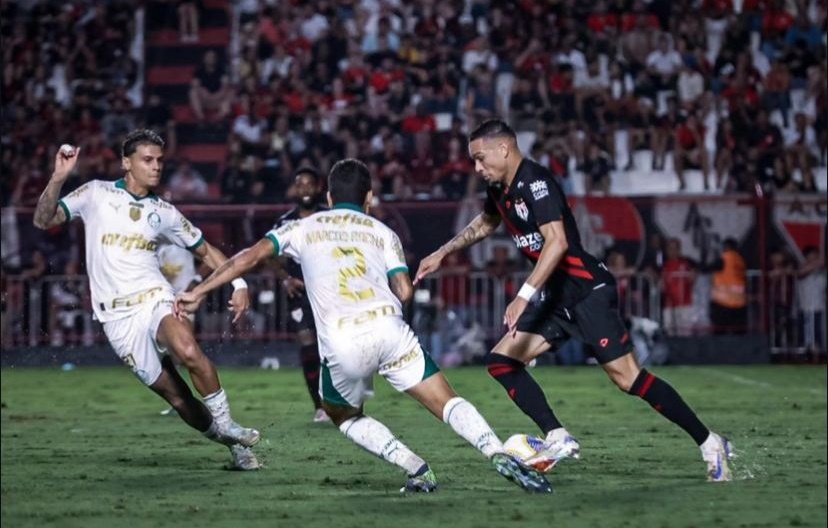 Palmeiras bate Atlético-GO e vai para final com o Botafogo na liderança do Brasileirão