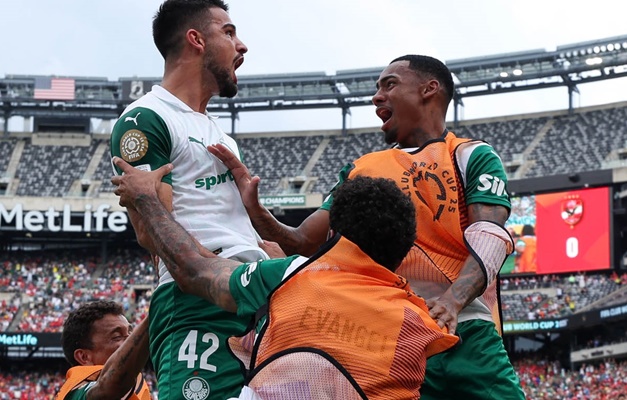 Palmeiras corrige erros, bate o Ah-Ahly e vence a primeira no Mundial de Clubes