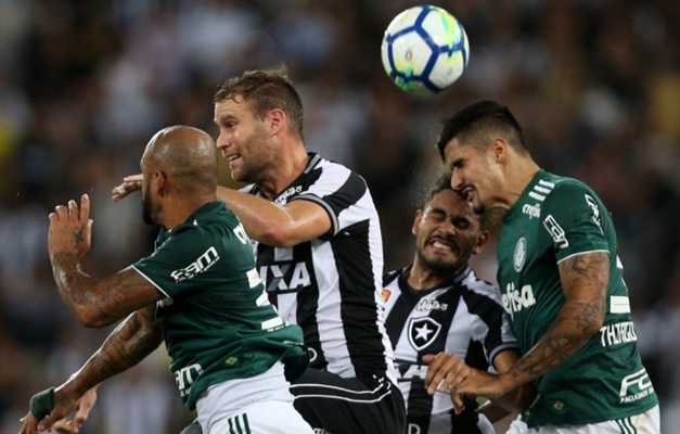 Palmeiras empata com o Botafogo em estreia no Brasileiro