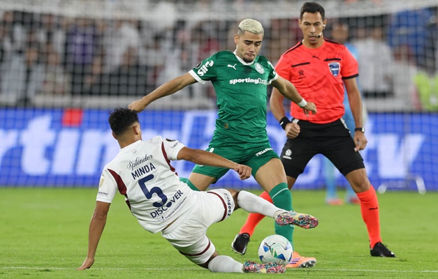 Palmeiras faz jogo tenebroso, leva baile da LDU e se complica na Libertadores
