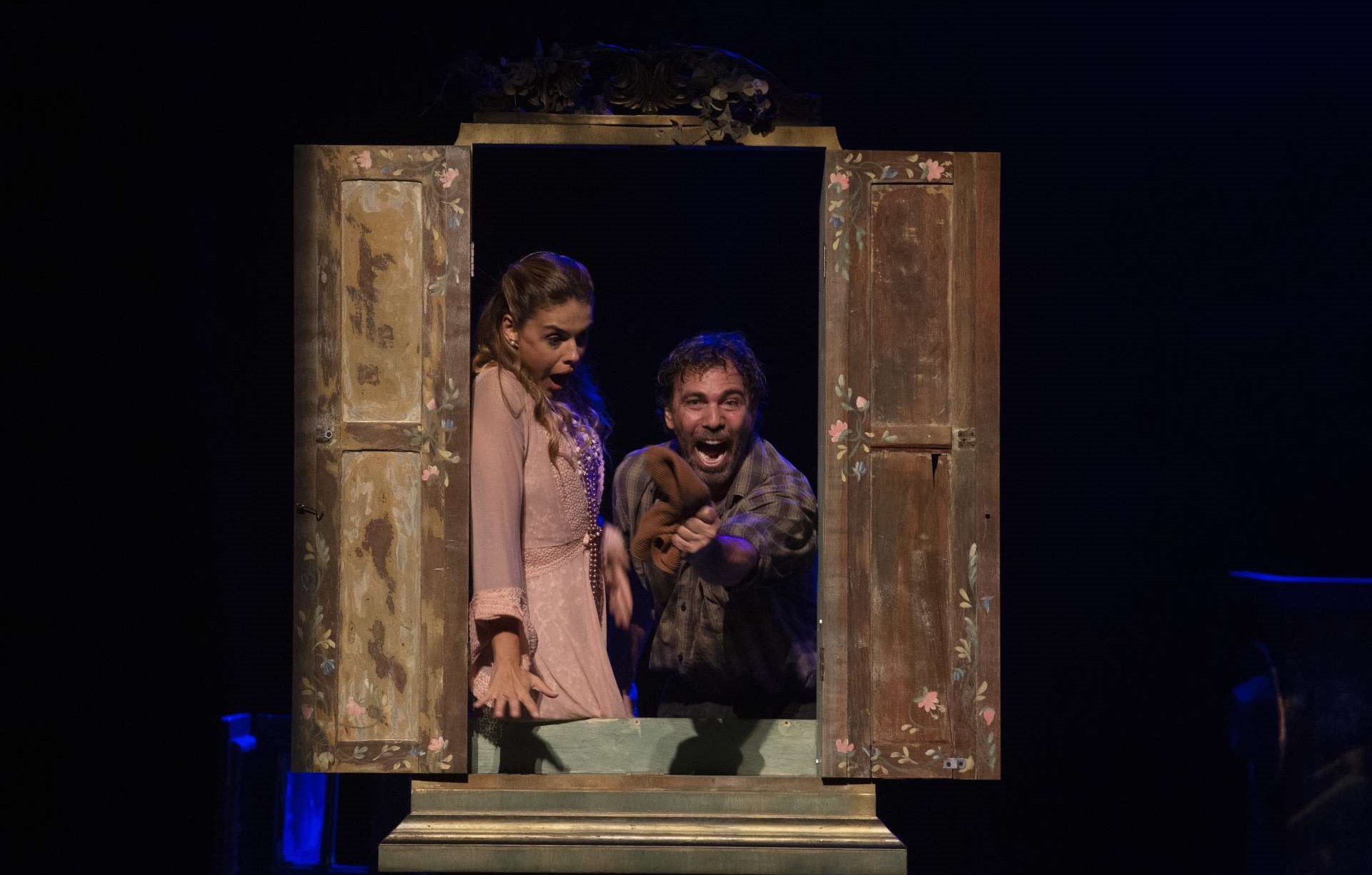 Paloma Bernardi e Marcelo Faria protagonizam "O Cravo e a Rosa" em Goiânia