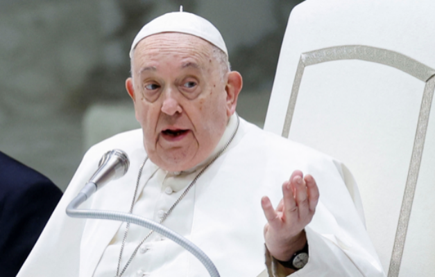 Papa Francisco diz que Ucrânia deveria ter coragem para negociar o fim da guerra com a Rússia