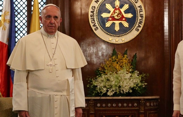 Papa Francisco elogia grandes famílias após polêmica sobre procriação
