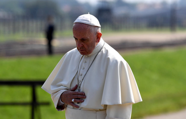 Papa Francisco pede orações pela saúde de Bento XVI: 'Ele está muito doente'
