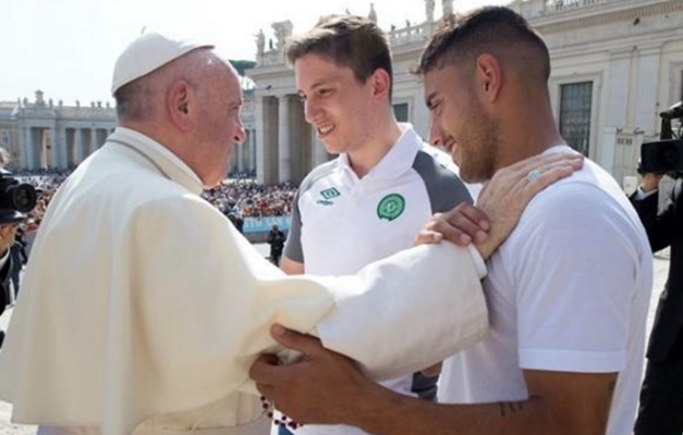 Papa recebe e abençoa time da Chapecoense no Vaticano