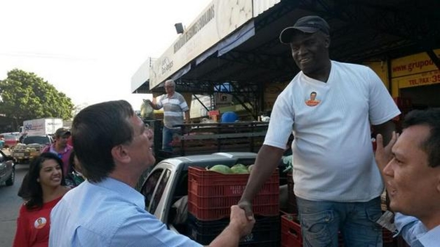 Para se aproximar do eleitor, Gomide reforça campanha nas ruas