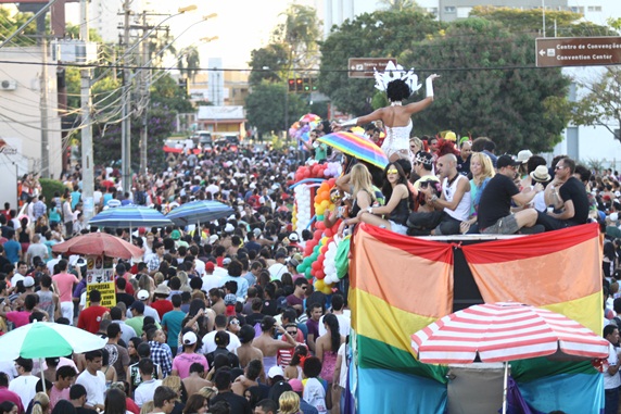 Parada do orgulho LGBT de Goiânia será realizada neste domingo (21/9)