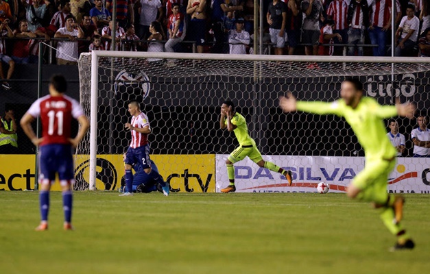 Paraguai vacila em Assunção, perde da Venezuela e está fora da Copa do Mundo