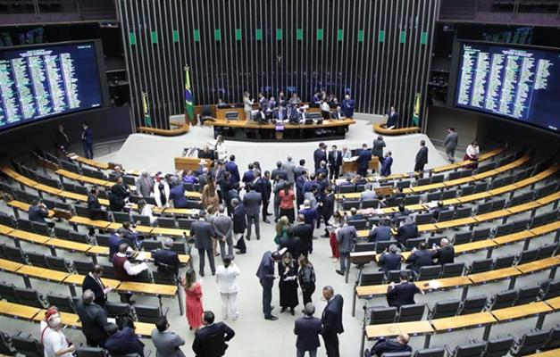 Parcelamento de débitos: Câmara aprova PEC dos Municípios por 404 votos a 67