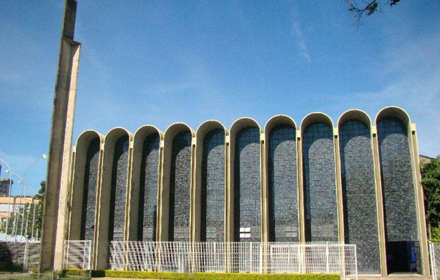 Paróquia Nossa Senhora de Fátima: arquitetura moderna e religiosidade