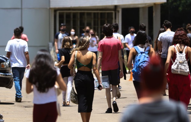 Participantes voltam aos locais de aplicação para 2ª prova do Enem