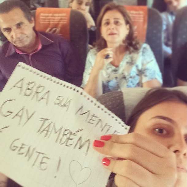 Passageira tira selfie com Silas Malafaia dentro de avião