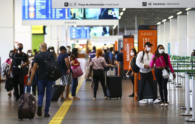 Passagem aérea para o réveillon sobe até 124% em relação a 2021