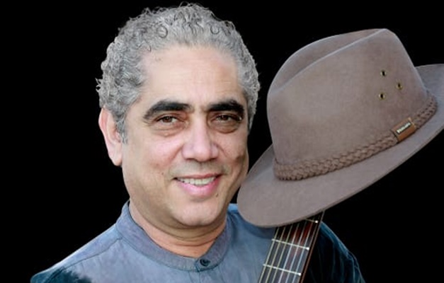 Paulinho Pedra Azul celebra 40 anos de carreira com show em Goiânia