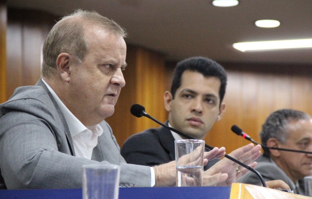 Paulo Garcia presta contas à Câmara de Goiânia durante tumultuada audiência