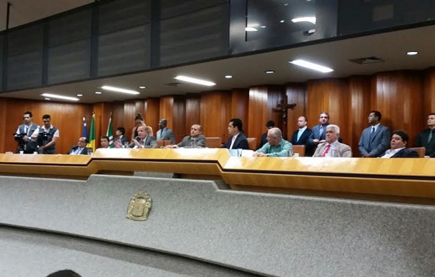 Paulo Garcia presta contas na Câmara de Goiânia sob protesto de servidores 