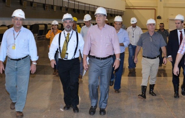 Paulo Garcia visita obras do novo terminal do Aeroporto Santa Genoveva