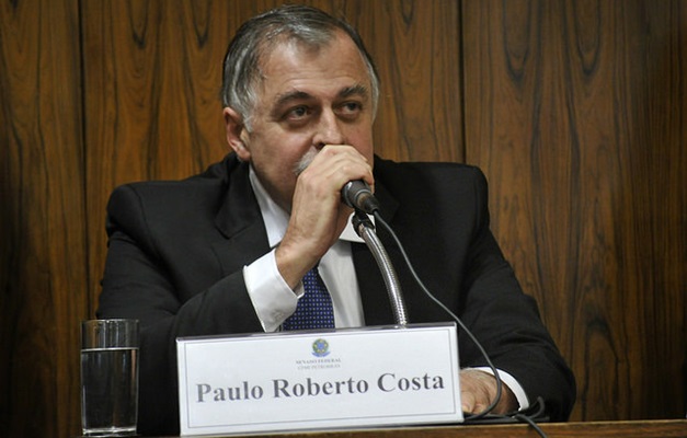 Paulo Roberto Costa vai à CPI da Petrobras e fica calado