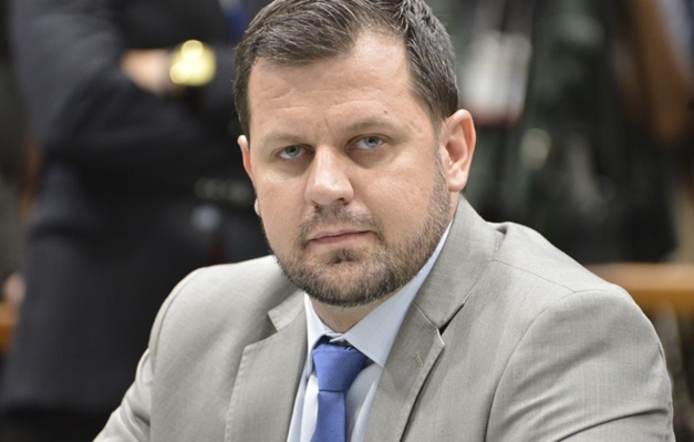 Paulo Trabalho denuncia agressão sofrida ao fiscalizar colégio em Posse