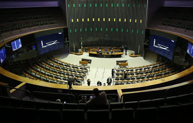 PDT deixa base do governo na Câmara após saída de Lupi