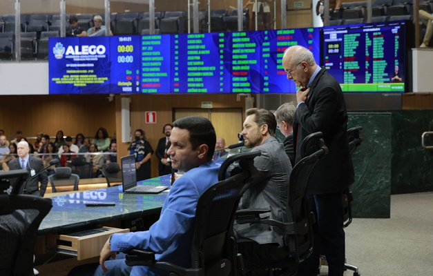 PEC permite que deputados goianos assumam secretarias sem perder mandatos 