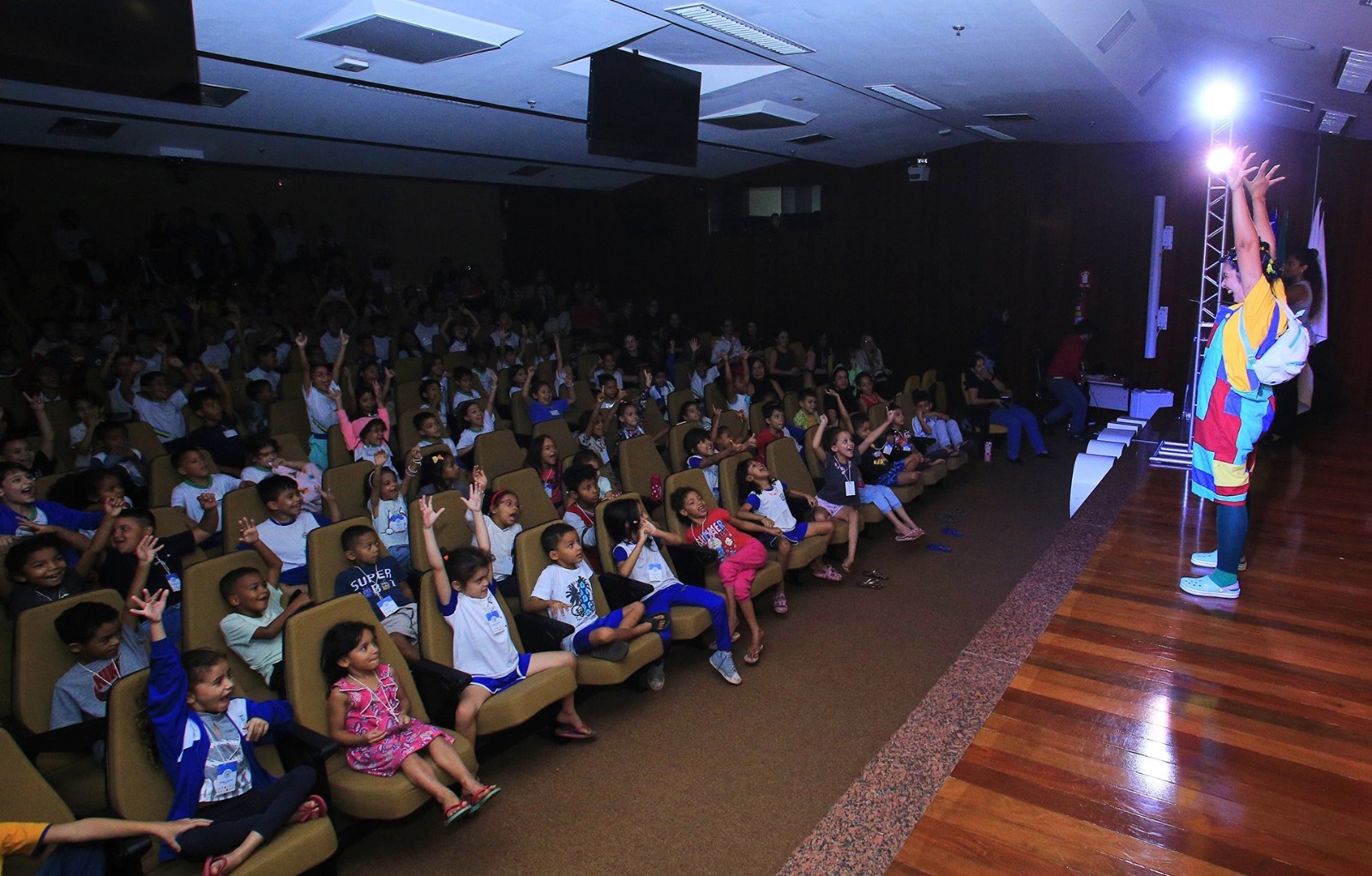 Peça teatral ensina autoproteção contra o abuso sexual infantil 