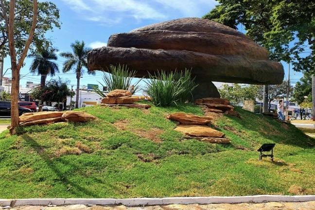 Pedra Goiana ganha réplica em praça revitalizada de Goiânia 