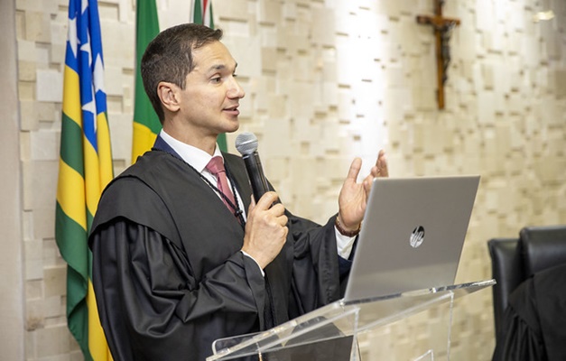 Pedro Paulo de Medeiros e Adenir Teixeira tomam posse no TRE-GO