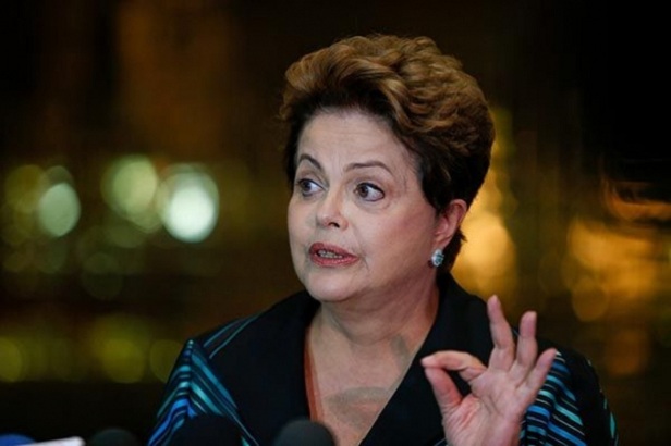 Pela primeira vez, Dilma admite desvio de dinheiro público na Petrobras