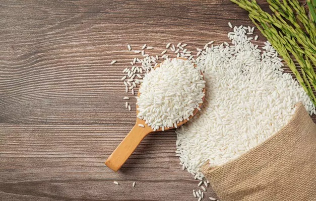 Pequenos e grandes mercados receberão arroz importado pelo governo federal 