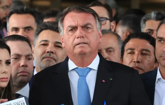 Perda de patente de Bolsonaro depende de ação do Ministério Público Militar
