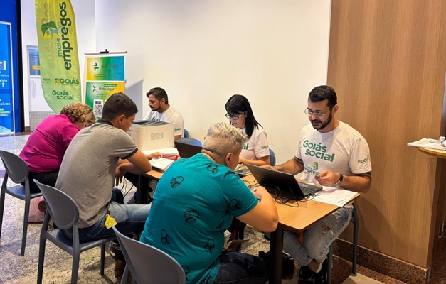Pessoas contratadas na Central Mais Empregos ganharão um mês de transporte