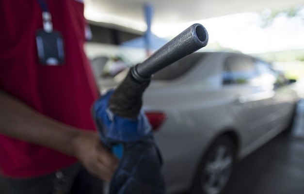 Petrobras anuncia aumento do preço da gasolina em 6% e do diesel em 4%