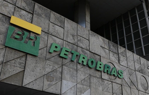 Petrobras anuncia reajuste de 7,5% no preço da gasolina às distribuidoras