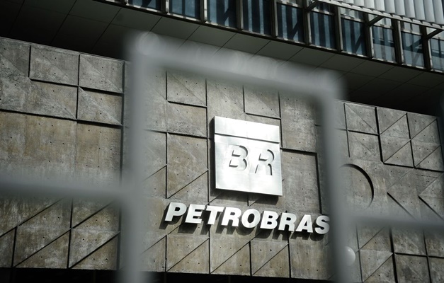 Petrobras vai investigar ligação de joias com venda de refinaria da Bahia