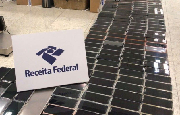 PF apreende 246 iPhones que estavam com passageiro no aeroporto de Guarulhos (SP)