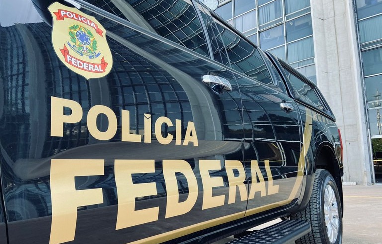 PF cumpre mandado de busca contra pornografia infantil em Itumbiara