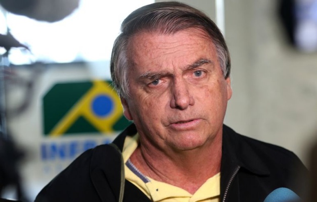 PF diz que Bolsonaro orientou empresário a "repassar ao máximo" fake news