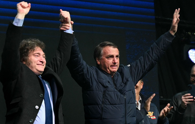 PF encontra no celular de Bolsonaro pedido de asilo a Javier Milei